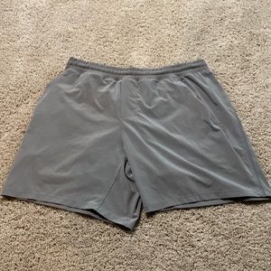 Men’s lulu Pace Breaker Lined short 7” XL